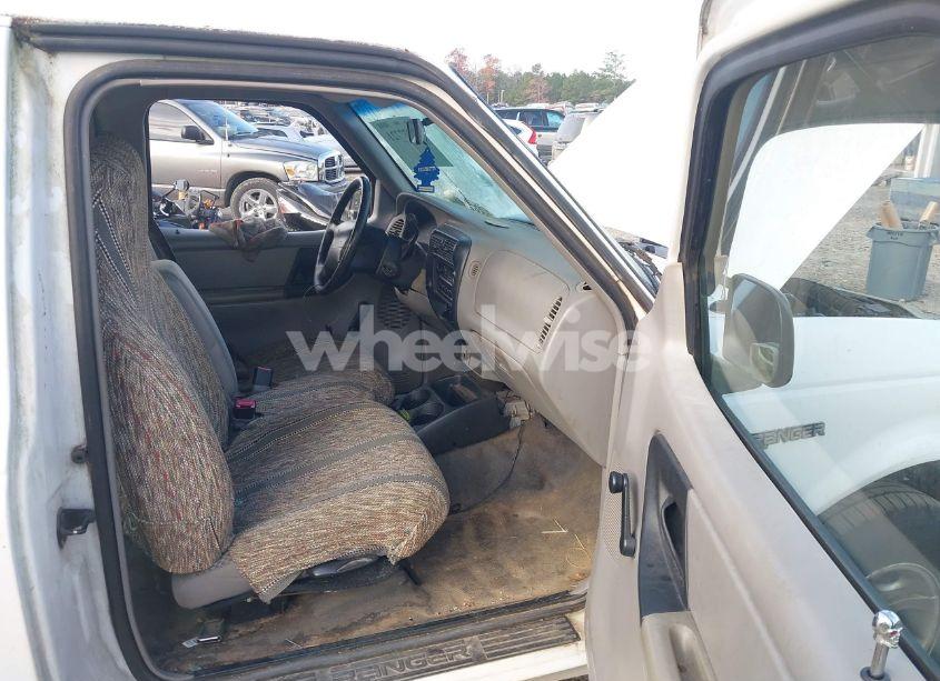 Photo 5 of 2000 Ford Ranger XL/XLT (VIN 1FTYR14V9YTA66366)