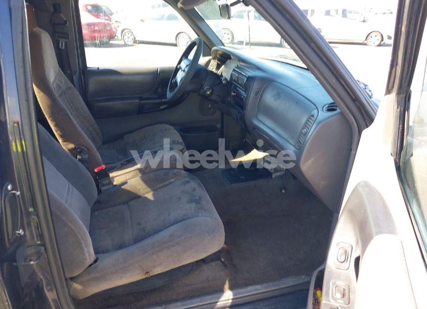 Photo 5 of 2000 Ford Ranger XLT (VIN 1FTYR14X3YPB35935)