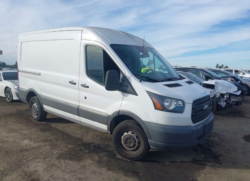 2018 Ford Transit-250 (VIN 1FTYR1CM6JKA16030) main photo