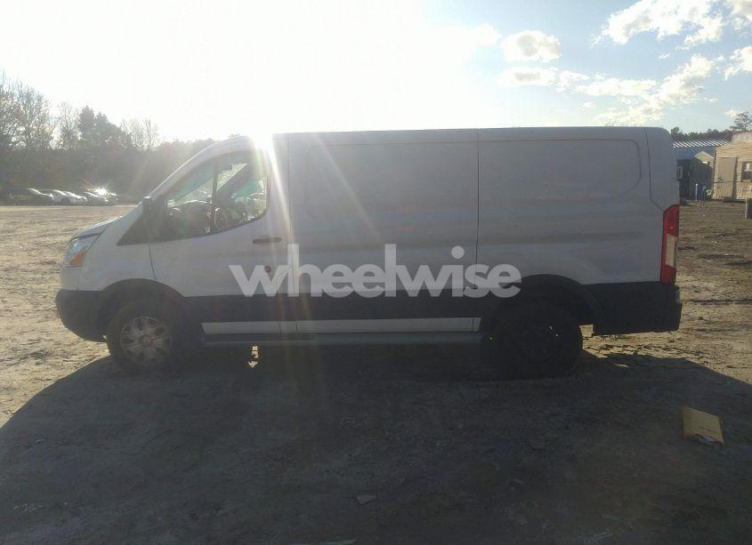 Photo 14 of 2019 Ford Transit-250 (VIN 1FTYR1YM2KKB52357)