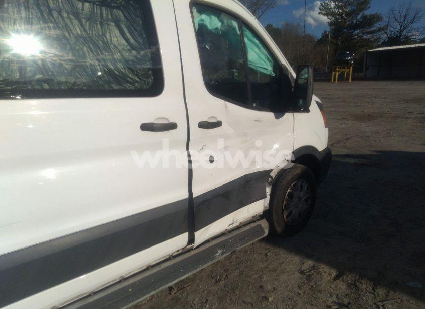 Photo 6 of 2019 Ford Transit-250 (VIN 1FTYR1YM2KKB52357)