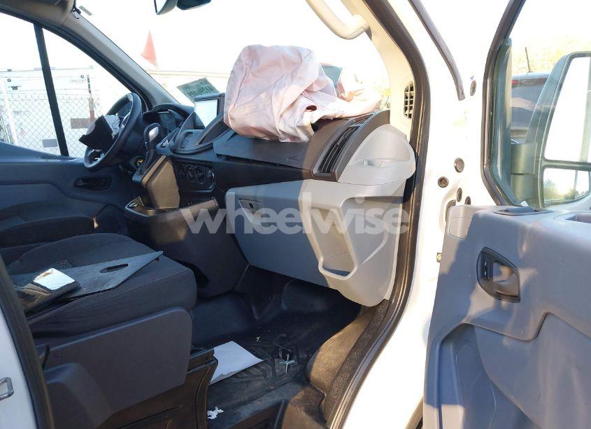 Photo 5 of 2019 Ford Transit-250 (VIN 1FTYR1YM8KKB35286)