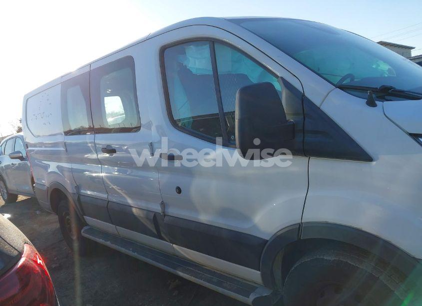 Photo 13 of 2018 Ford Transit-250 (VIN 1FTYR1ZM6JKA89034)