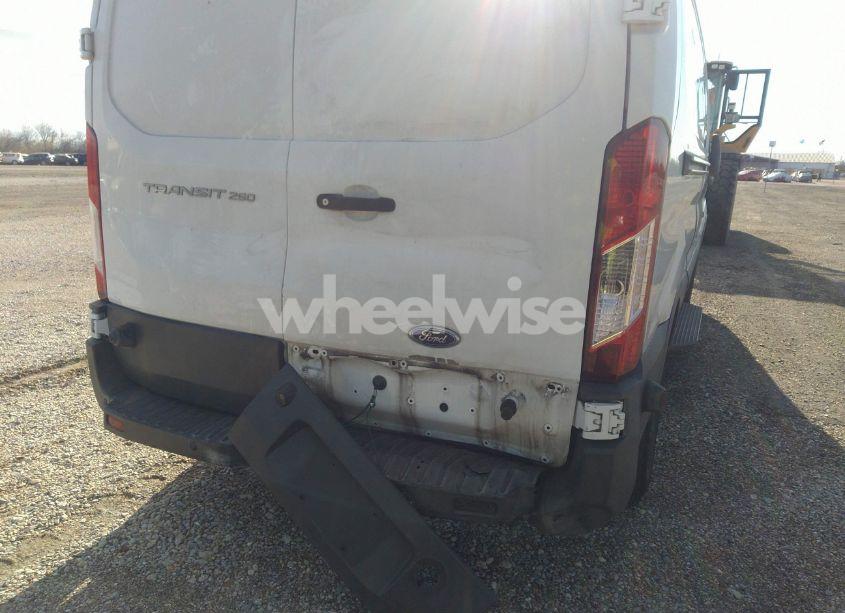 Photo 6 of 2018 Ford Transit-250 (VIN 1FTYR2YM8JKB11512)