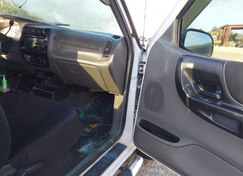Photo 5 of 2005 Ford Ranger EDGE/STX/XLT (VIN 1FTYR44U35PA47258)