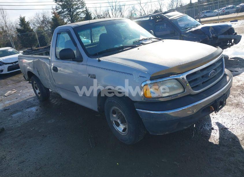 2001 Ford F-150 XL/XLT (VIN 1FTZF17201NB45630) main photo