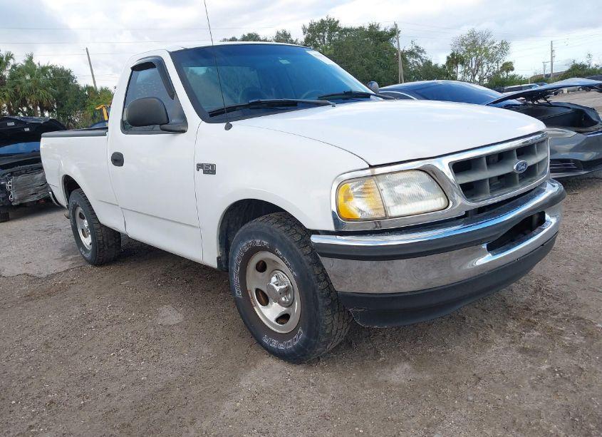 1998 Ford F-150 STANDARD/XL/XLT (VIN 1FTZF1723WNB65135) main photo