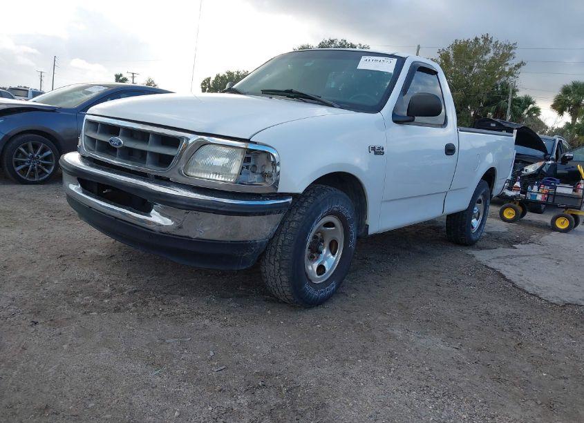 Photo 2 of 1998 Ford F-150 STANDARD/XL/XLT (VIN 1FTZF1723WNB65135)