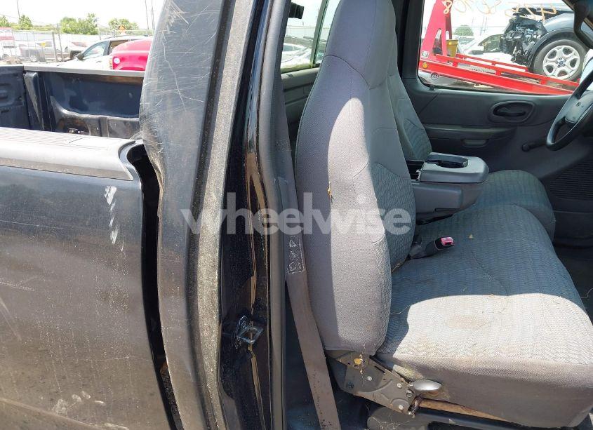 Photo 8 of 2000 Ford F-150 WORK SERIES/XL/XLT (VIN 1FTZF1724YNB61775)