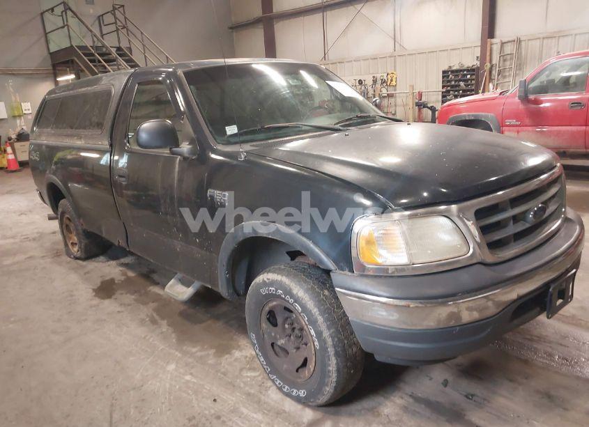 2001 Ford F-150 XL/XLT (VIN 1FTZF18241NA86371) main photo