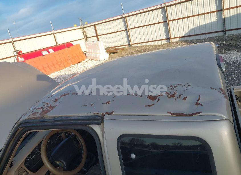 Photo 6 of 2000 Ford Ranger XL/XLT (VIN 1FTZR15V9YPA81932)