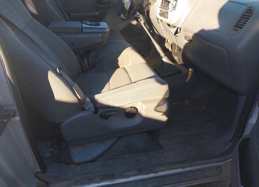 Photo 5 of 2001 Ford F-150 XL/XLT (VIN 1FTZX17211NB42927)