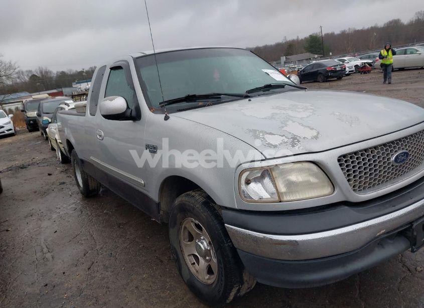 2001 Ford F-150 XL/XLT (VIN 1FTZX17271NA54402) main photo