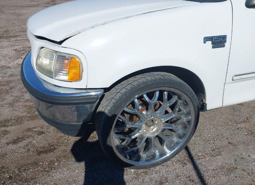 Photo 2 of 1998 Ford F-150 LARIAT/STANDARD/XL/XLT (VIN 1FTZX1762WKB32015)