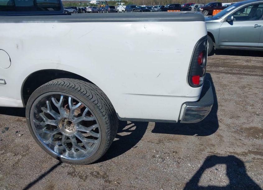 Photo 3 of 1998 Ford F-150 LARIAT/STANDARD/XL/XLT (VIN 1FTZX1762WKB32015)