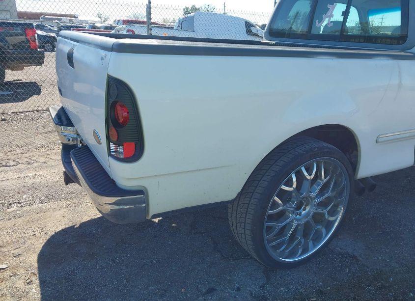 Photo 4 of 1998 Ford F-150 LARIAT/STANDARD/XL/XLT (VIN 1FTZX1762WKB32015)