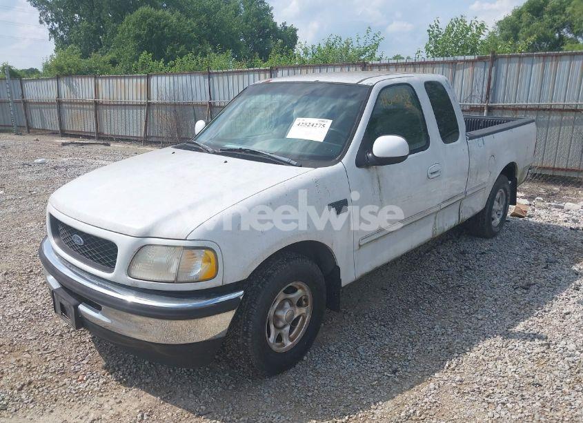 Photo 2 of 1998 Ford F-150 LARIAT/STANDARD/XL/XLT (VIN 1FTZX1764WKC02730)