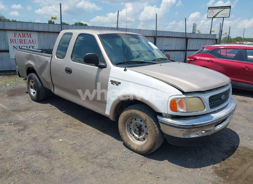 1998 Ford F-150 LARIAT/STANDARD/XL/XLT (VIN 1FTZX1764WNB11214) main photo