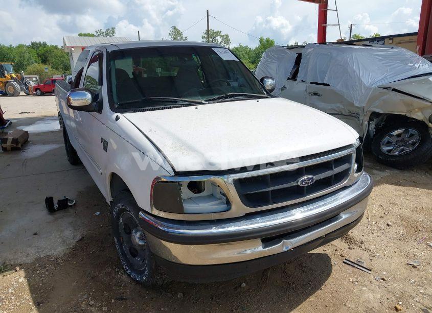 1998 Ford F150 (VIN 1FTZX1767WKA55769) main photo
