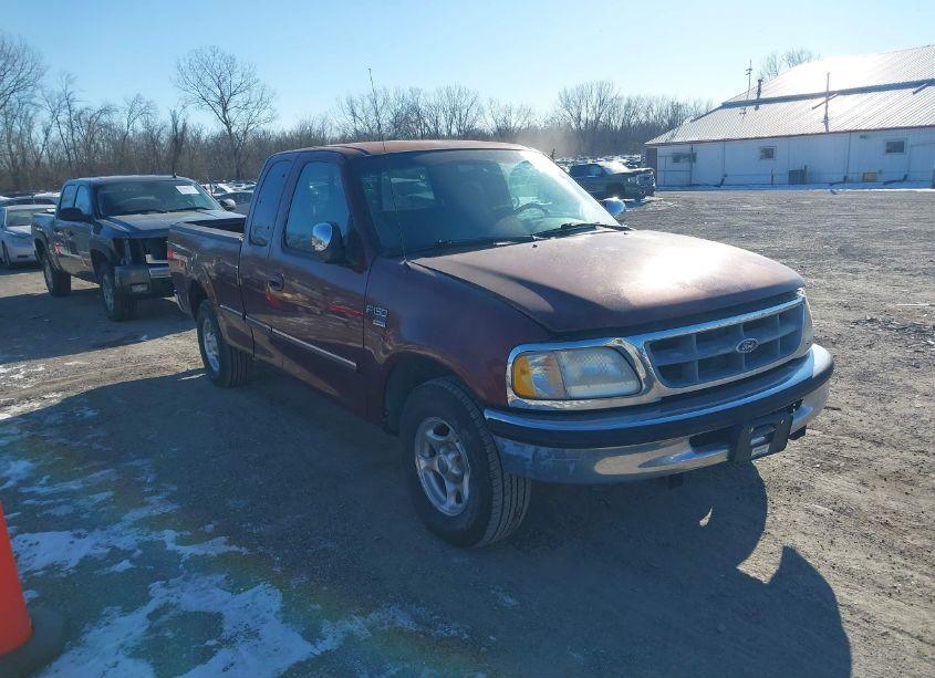 1998 Ford F-150 LARIAT/STANDARD/XL/XLT (VIN 1FTZX176XWKB33333) main photo
