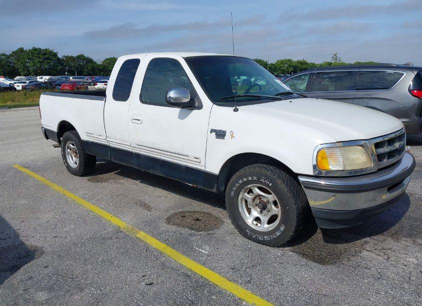 1998 Ford F-150 LARIAT/STANDARD/XL/XLT (VIN 1FTZX17W5WNC34844) main photo