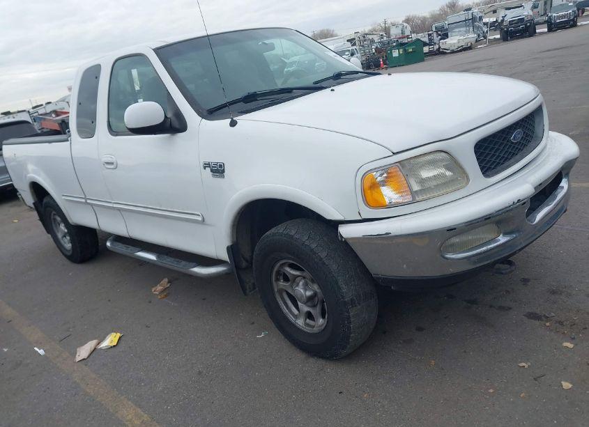 1998 Ford F-150 LARIAT/STANDARD/XL/XLT (VIN 1FTZX18W0WKA32431) main photo