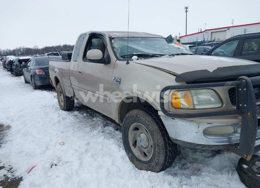 1998 Ford F-150 LARIAT/STANDARD/XL/XLT (VIN 1FTZX18W4WNB04665) main photo