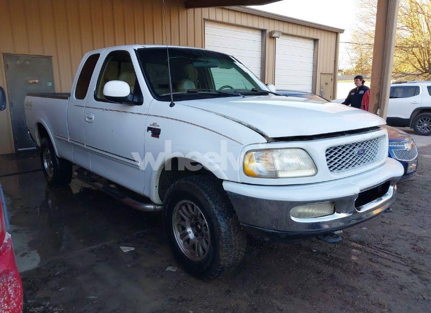 1998 Ford F-150 LARIAT/STANDARD/XL/XLT (VIN 1FTZX18W5WNB68293) main photo
