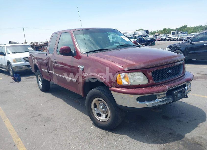 1998 Ford F-150 LARIAT/STANDARD/XL/XLT (VIN 1FTZX18W9WKC09638) main photo