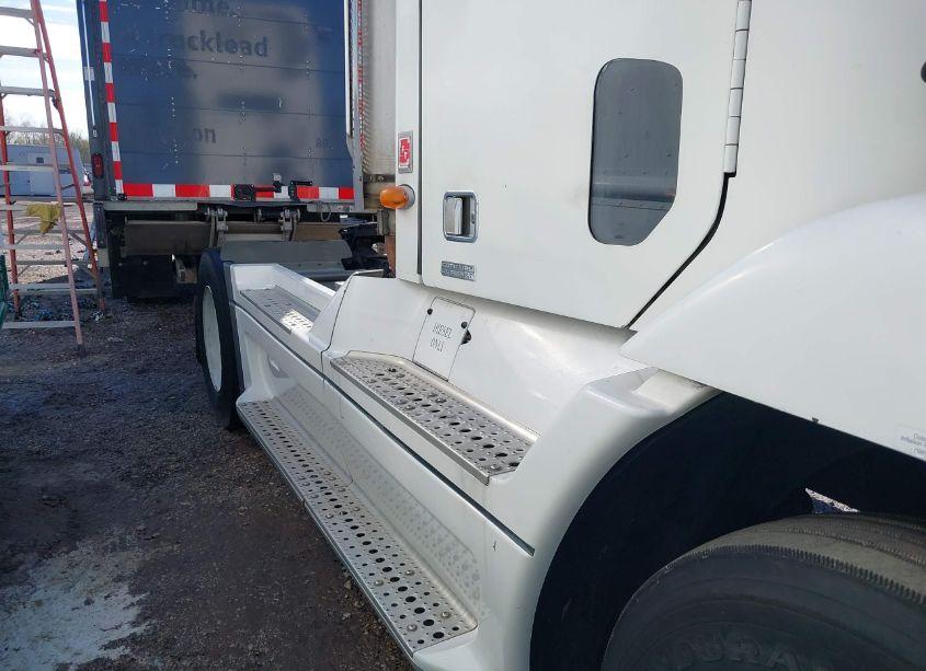 Photo 14 of 2002 Freightliner Conventional ST112 (VIN 1FUBA8A822PJ88371)