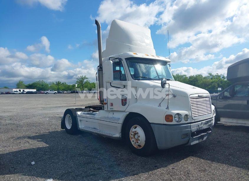 2002 Freightliner Conventional ST112 (VIN 1FUBA8A8X2PJ90448) main photo