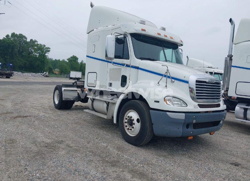 2010 Freightliner Columbia 112 (VIN 1FUBF0CV8ADAP1371) main photo