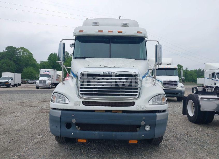 Photo 12 of 2010 Freightliner Columbia 112 (VIN 1FUBF0CV8ADAP1371)