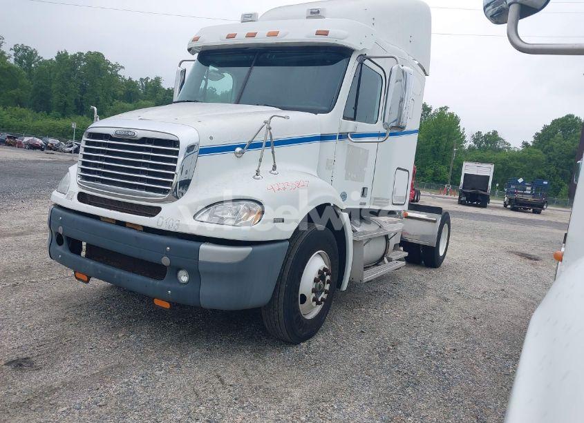 Photo 2 of 2010 Freightliner Columbia 112 (VIN 1FUBF0CV8ADAP1371)