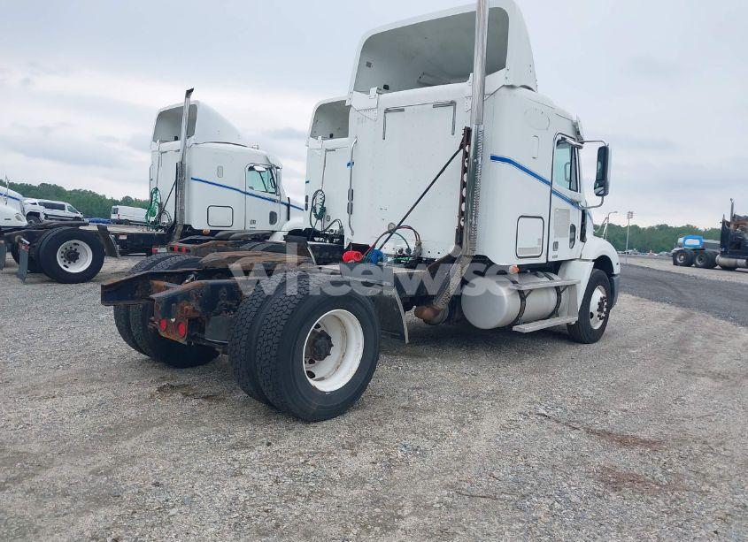 Photo 4 of 2010 Freightliner Columbia 112 (VIN 1FUBF0CV8ADAP1371)