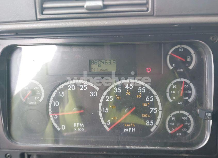 Photo 5 of 2010 Freightliner Columbia 112 (VIN 1FUBF0CV8ADAP1371)