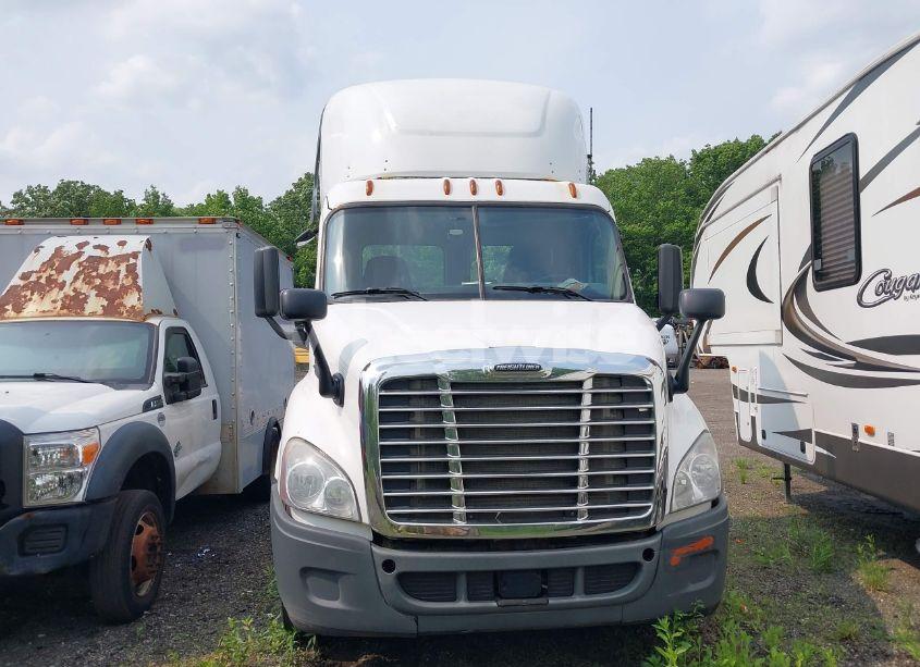 Photo 11 of 2016 Freightliner Cascadia 113 (VIN 1FUBGAD47GLGU8768)