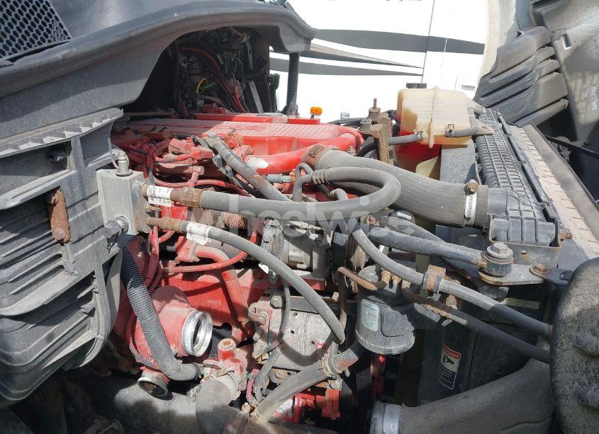 Photo 9 of 2016 Freightliner Cascadia 113 (VIN 1FUBGAD47GLGU8768)