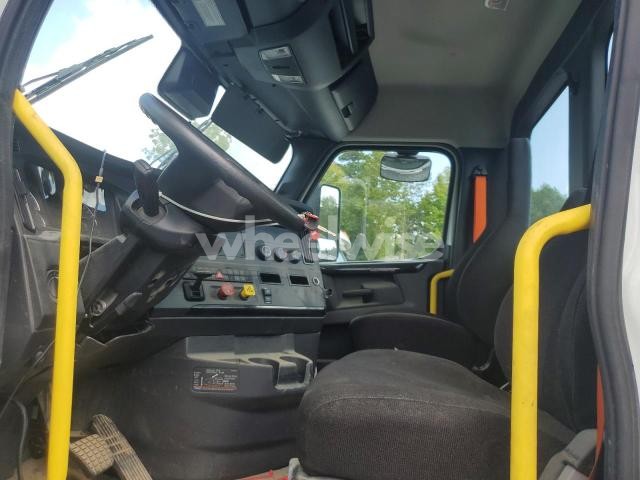 Photo 3 of 2025 FREIGHTLINER CASCADIA 116 SEMI TRUCK (VIN 1FUBHSDV4SLVY6991)