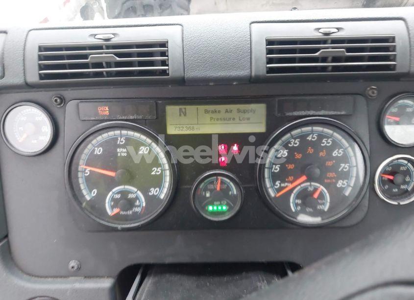 Photo 5 of 2019 Freightliner Cascadia 125 (VIN 1FUGGEDV2KLHB4136)