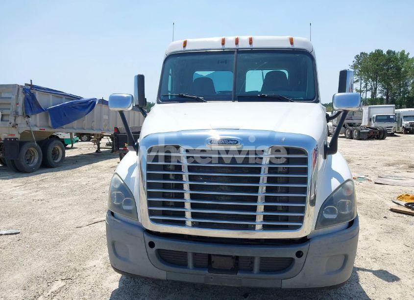 Photo 15 of 2019 Freightliner Cascadia 125 (VIN 1FUGGEDV4KLHB4154)