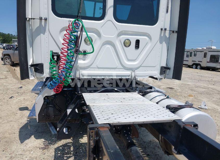 Photo 19 of 2019 Freightliner Cascadia 125 (VIN 1FUGGEDV4KLHB4154)