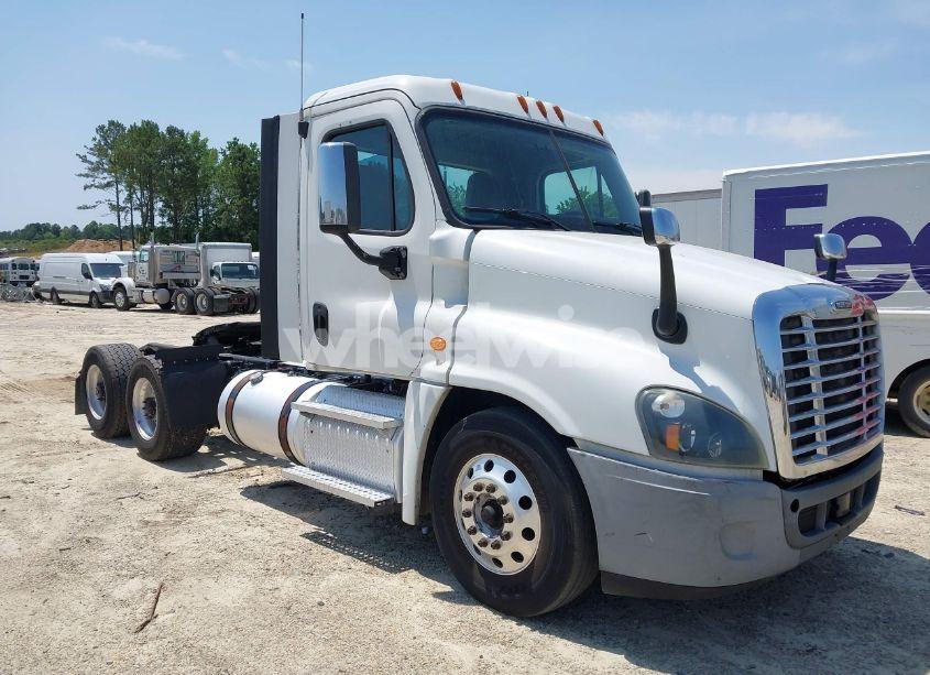 Photo 22 of 2019 Freightliner Cascadia 125 (VIN 1FUGGEDV4KLHB4154)