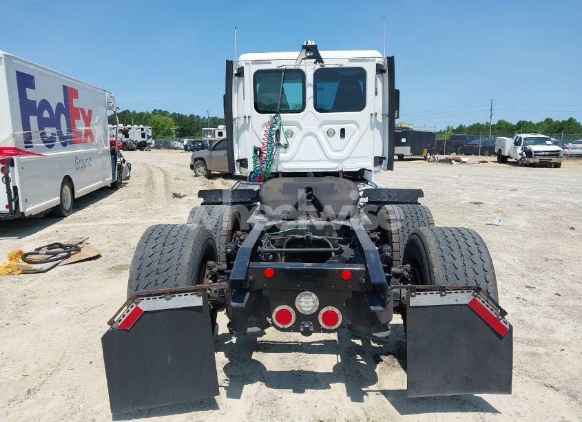 Photo 6 of 2019 Freightliner Cascadia 125 (VIN 1FUGGEDV4KLHB4154)