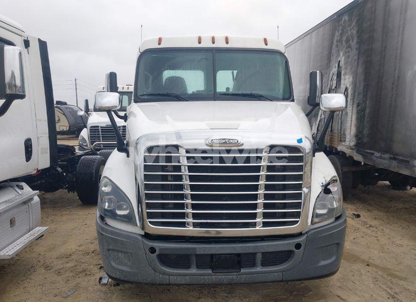 Photo 12 of 2019 Freightliner Cascadia 125 (VIN 1FUGGEDV7KLKH2015)