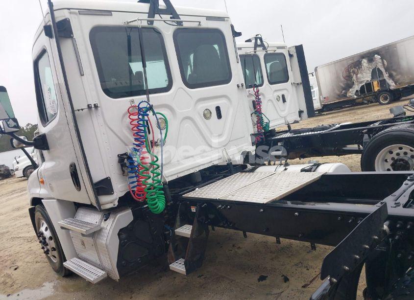 Photo 14 of 2019 Freightliner Cascadia 125 (VIN 1FUGGEDV7KLKH2015)