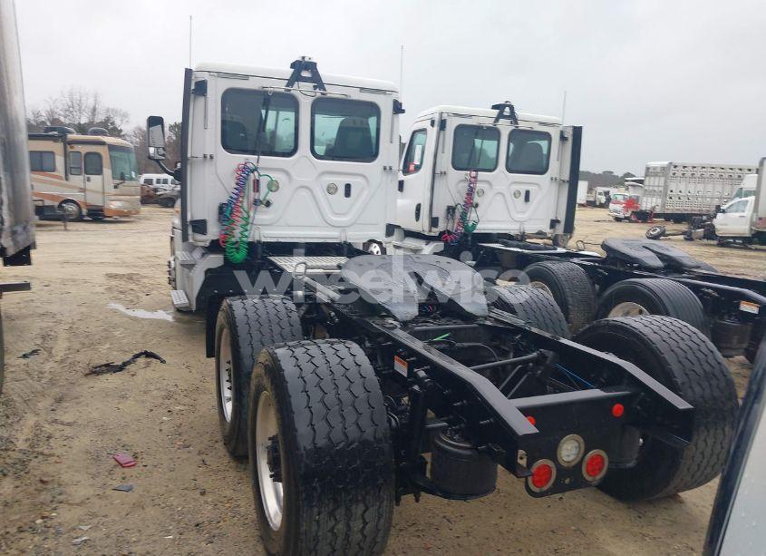 Photo 15 of 2019 Freightliner Cascadia 125 (VIN 1FUGGEDV7KLKH2015)