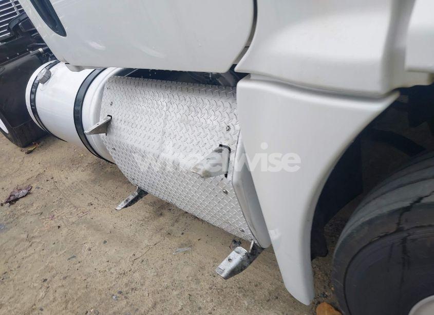 Photo 16 of 2019 Freightliner Cascadia 125 (VIN 1FUGGEDV7KLKH2015)