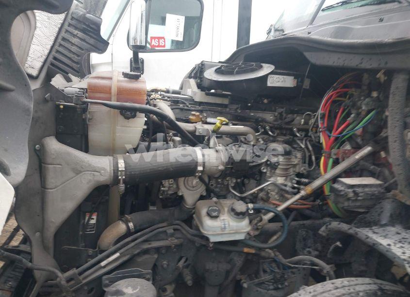 Photo 9 of 2019 Freightliner Cascadia 125 (VIN 1FUGGEDV7KLKH2015)