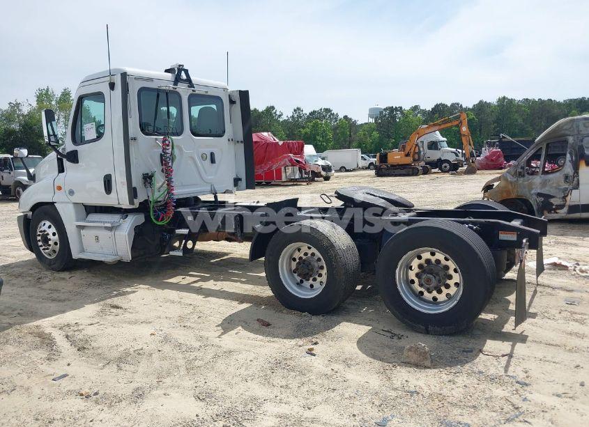 Photo 18 of 2019 Freightliner Cascadia 125 (VIN 1FUGGEDVXKLKH2042)